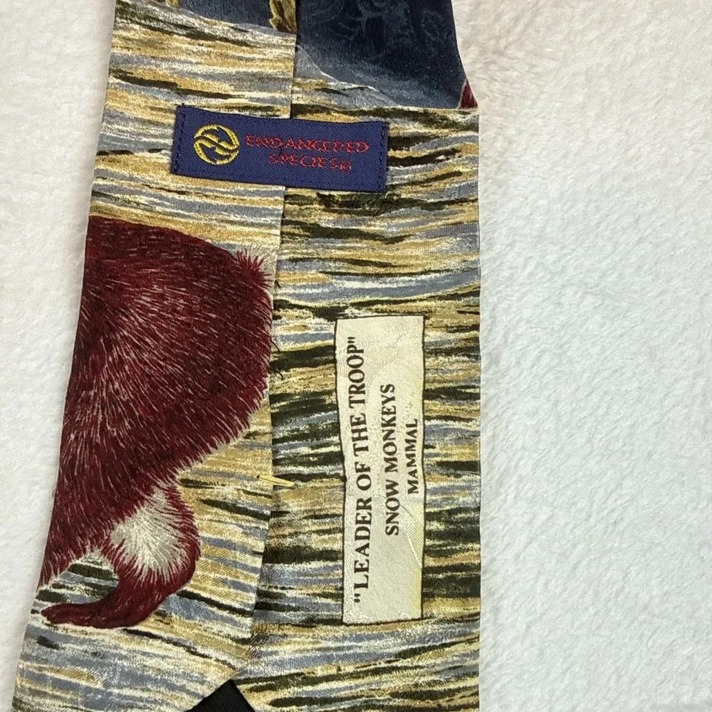 ENDANGERED SPECIES MENS SILK TIE LEADER OF THE TROOP SNOW MONKEYS PREOWNED
